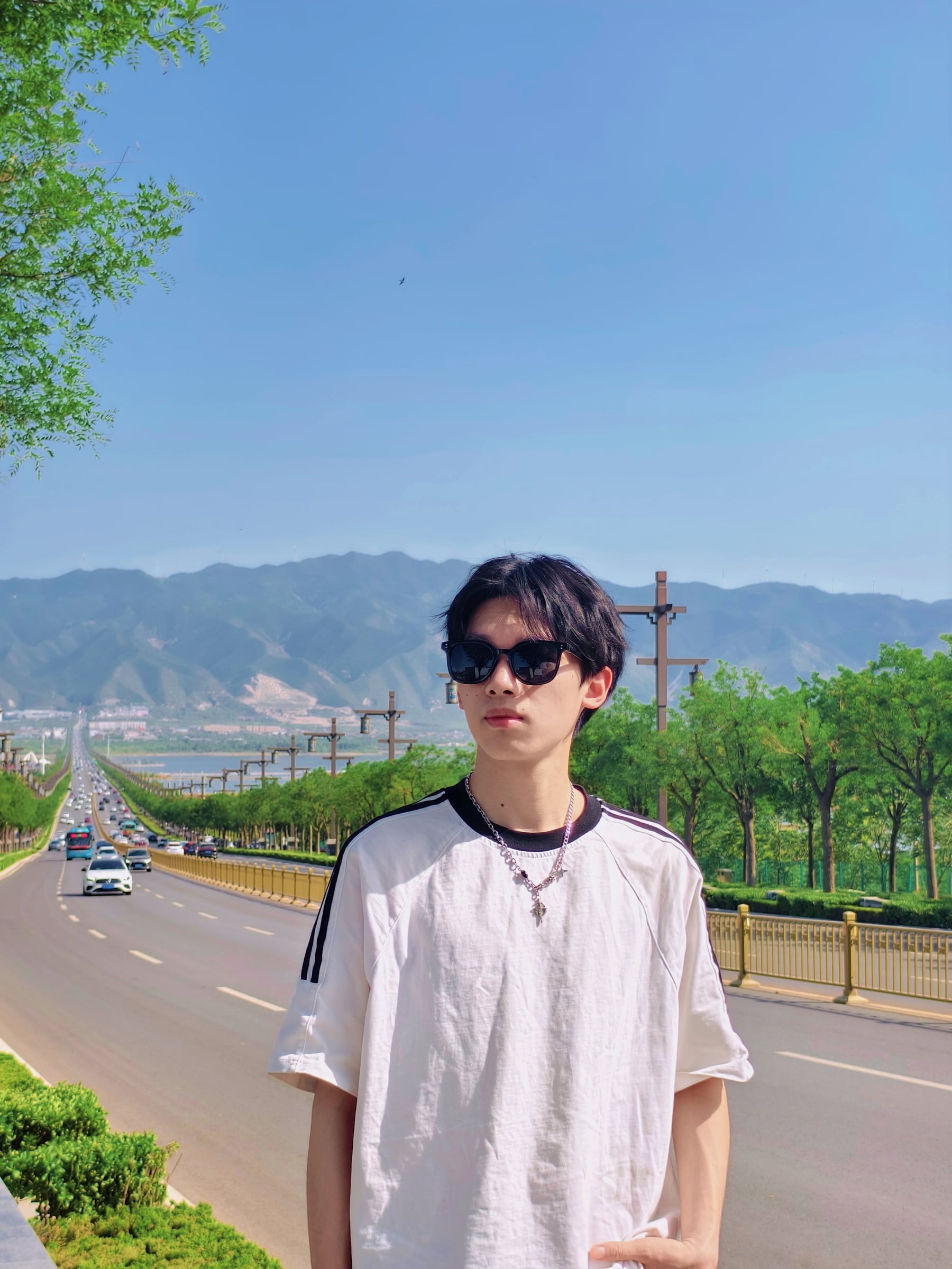 山水公路旁的旅行照片